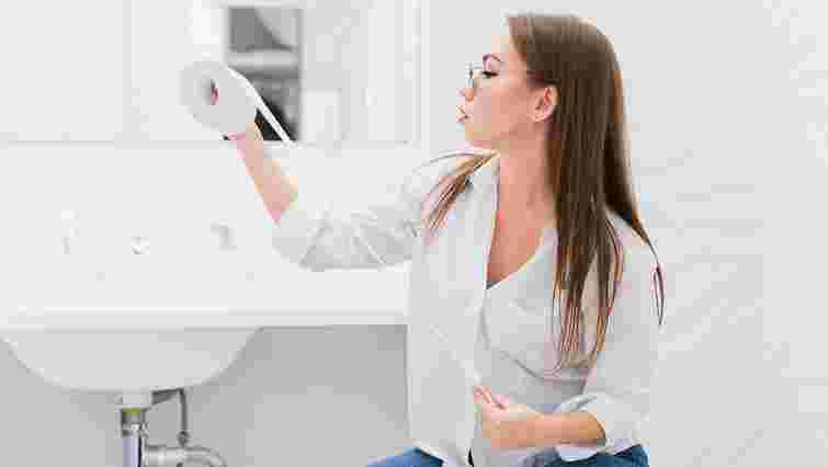 Розвінчуємо популярний міф: чи можна викидати туалетний папір в унітаз