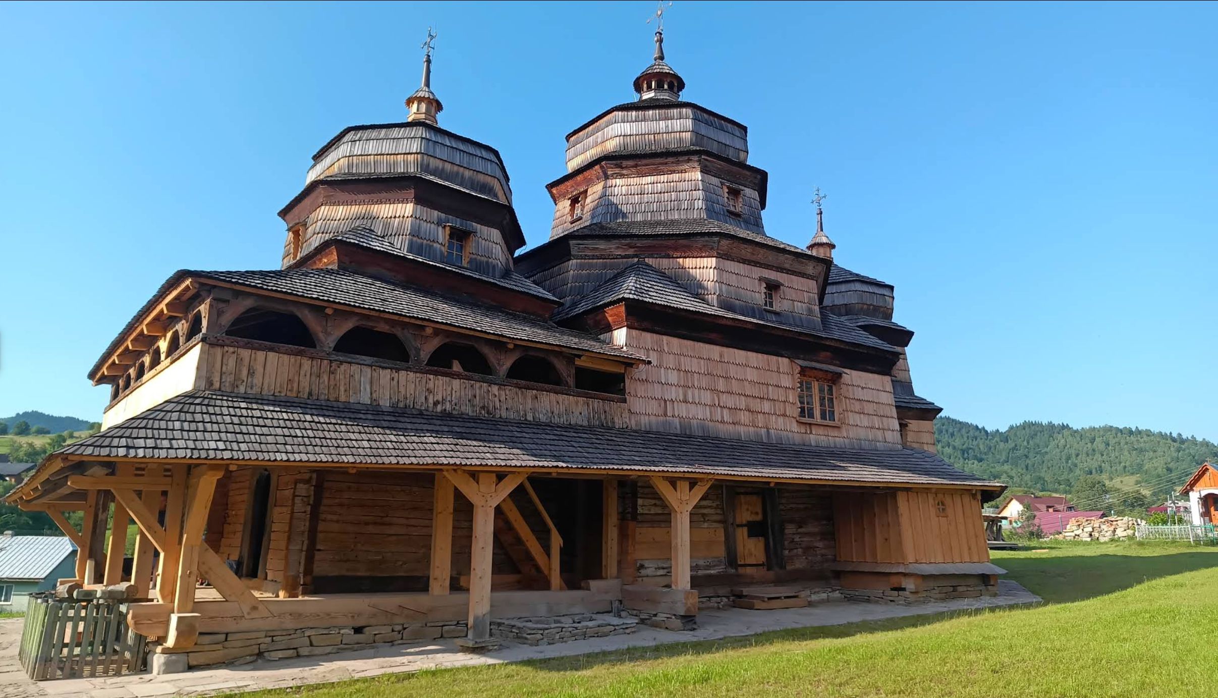 Недавно відреставрована церква в Ісаях (фото Андрія Гоча)