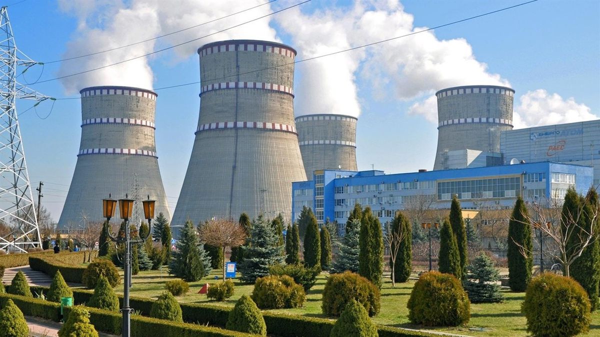 Росія атакувала підстанції Хмельницької та Рівненської АЕС