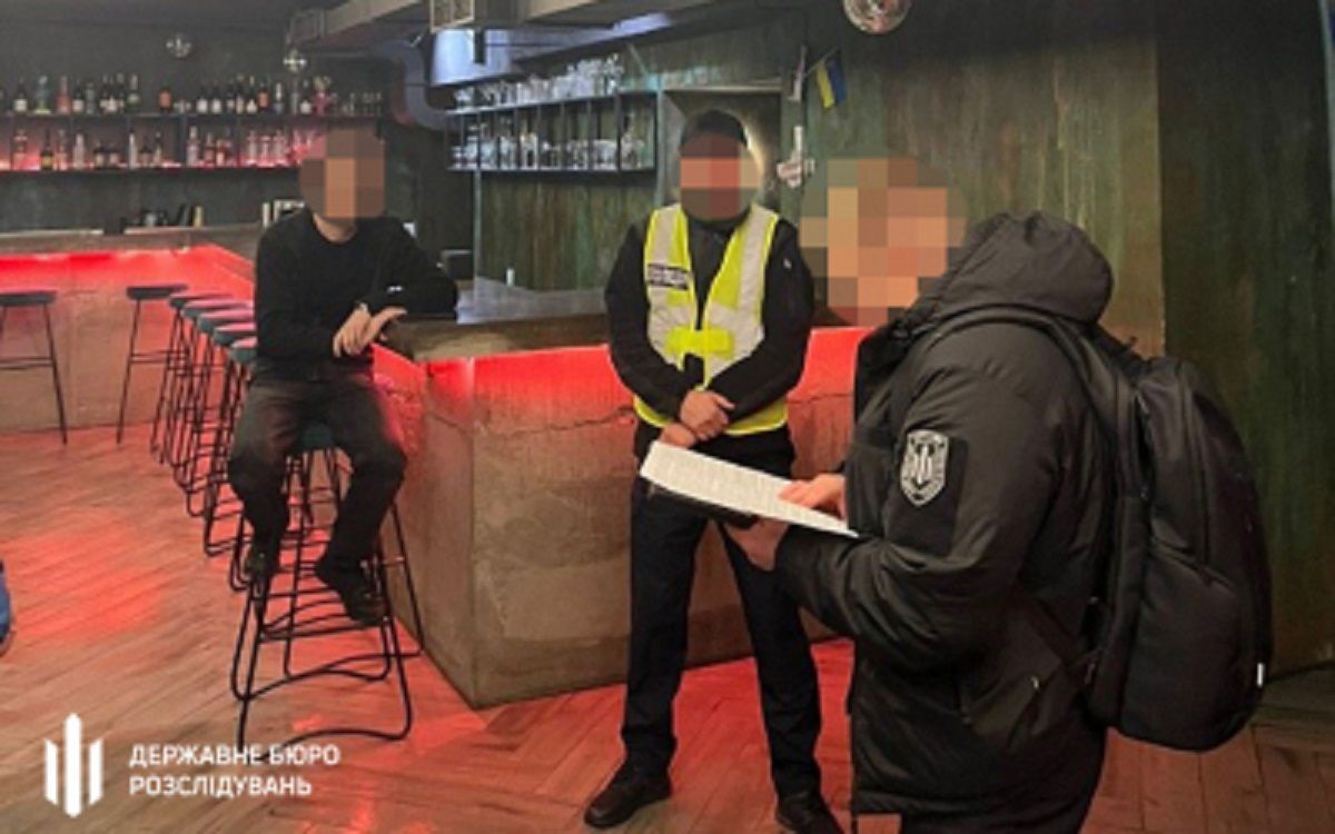 ДБР викрило поліцейських на спробі привласнити і продати квартиру померлого киянина