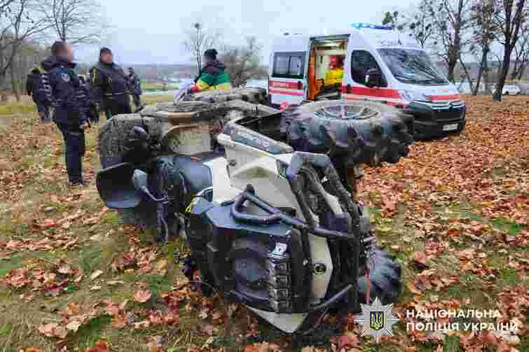На Хмельниччині чоловік перекинувся на квадроциклі біля річки і загинув