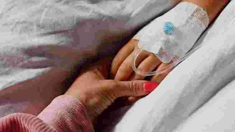 Кількість госпіталізованих з отруєнням у львівському ліцеї зросла до 17