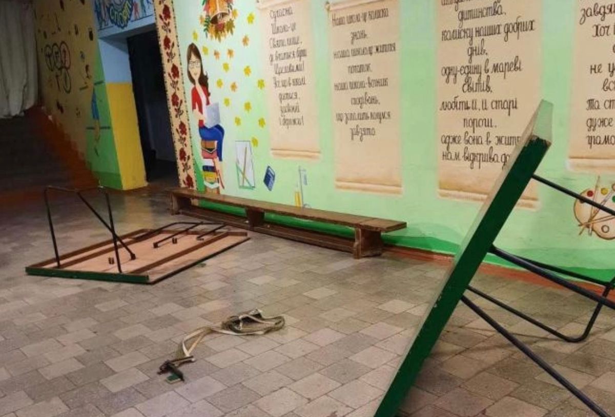 Суд покарав чоловіка та двох підлітків, які розгромили ліцей на Рівненщині