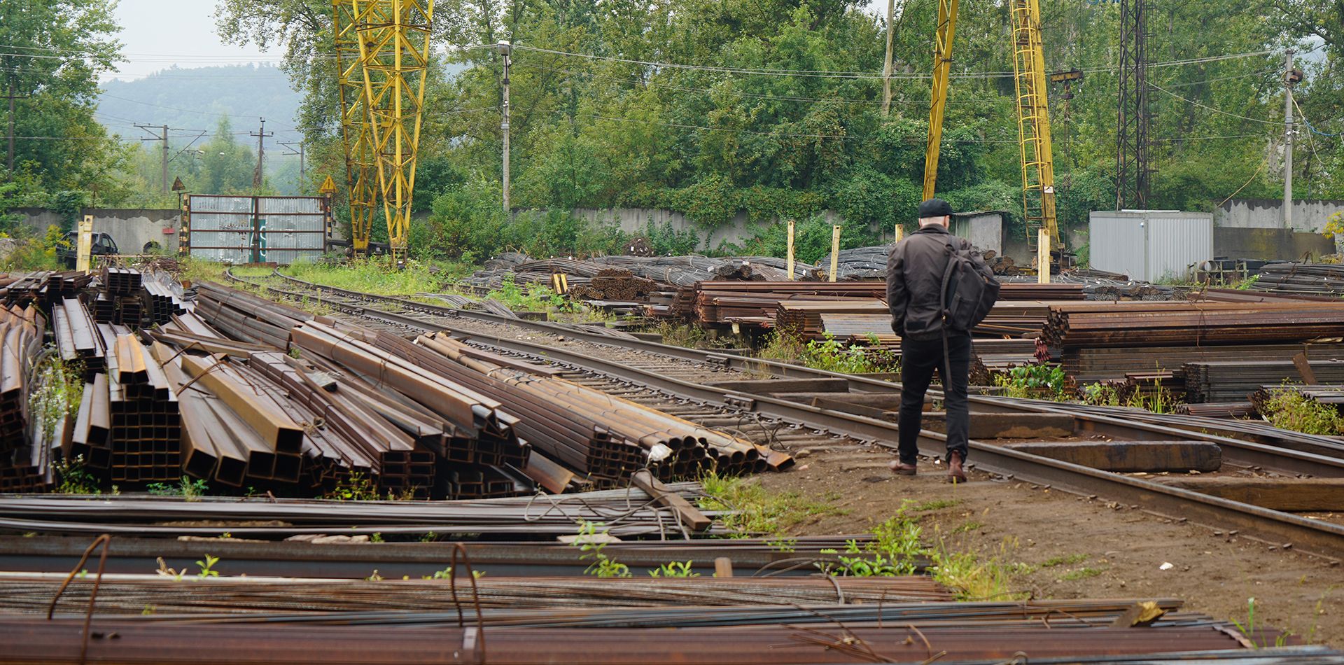 Вибір матеріалу (фото з офіційного сайту скульптора)