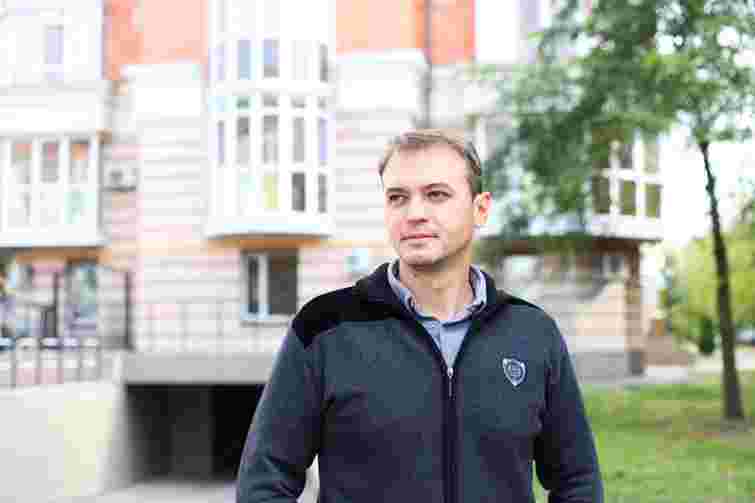 У Полтаві зареєстрували депутатом кандидата від «Слуги народу», який виїхав до США у 2022 році