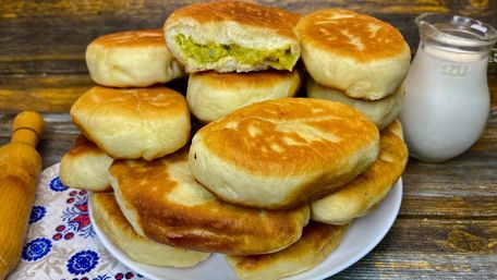 Смажені пиріжки з горохом. Рецепт дня