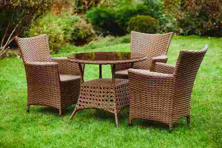 Не можна просто кинути напризволяще: як підготувати ротангові меблі до зими