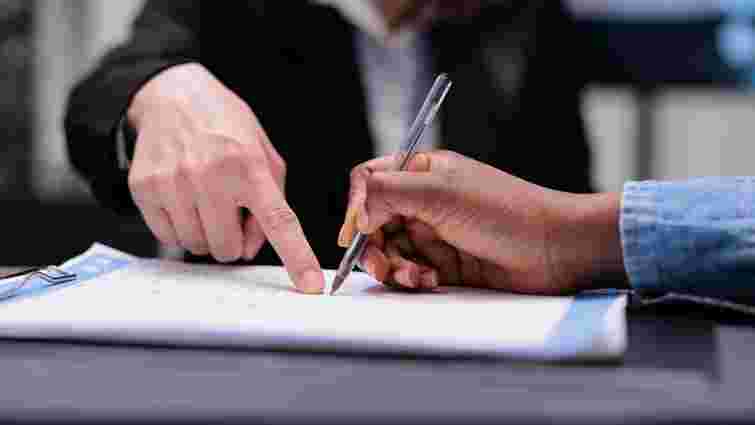 Угоду укладають чи заключають: як правильно говорити українською