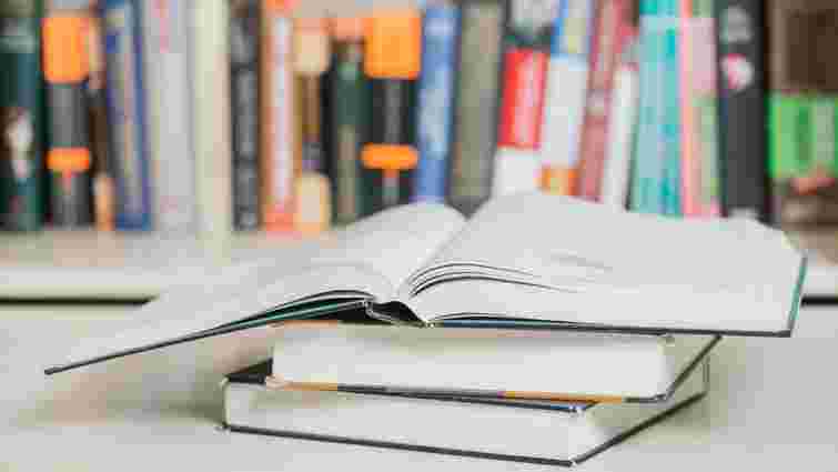 З 2026 року шкільні підручники проходитимуть річну апробацію вчителями