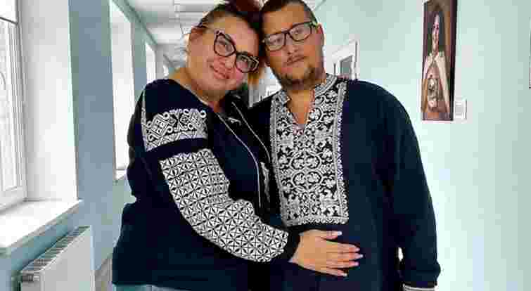 Для порятунку 43-річного чоловіка  дружина віддала йому частину печінки