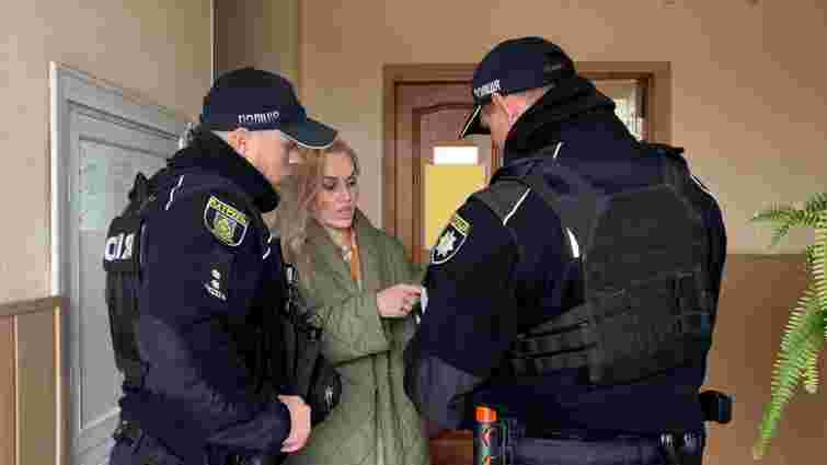 У Дубні начальниця управління освіти заявила в поліцію на мера через штовханину