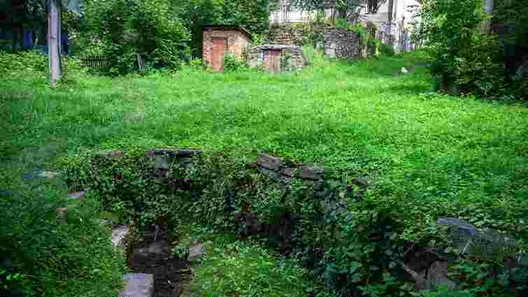 У селі Язловець на Тернопільщині виявили вірменську криницю віком 400 років У селі Язловець на Тернопільщині виявили вірменську криницю віком 400 років