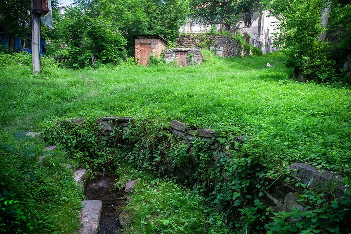 Дослідники показали 400-річну вірменську криницю у селі Язловець на Тернопільщині 