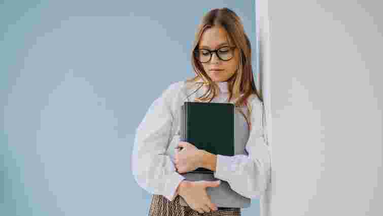 Не +50%: яку зарплату отримуватимуть молоді вчителі у 2026 році