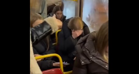 Поліцейські встановили підлітків, які побили пасажирку трамвая у Львові