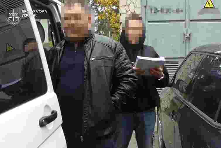 На Львівщині реєстратор та керівник агрофірми переписували паї померлих людей