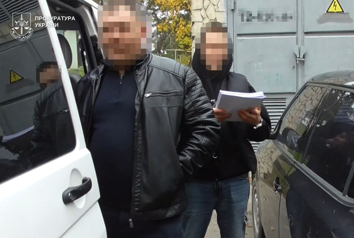 На Львівщині реєстратор та керівник агрофірми переписували паї померлих людей