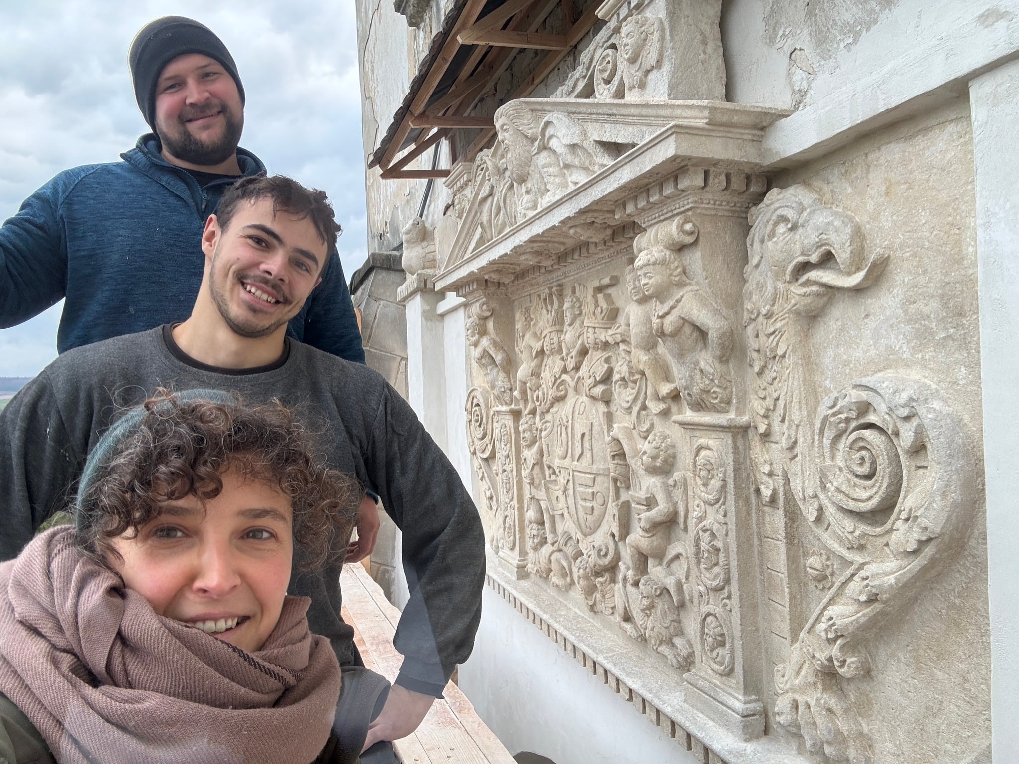 Анна Кудзя та реставратори пам'ятки