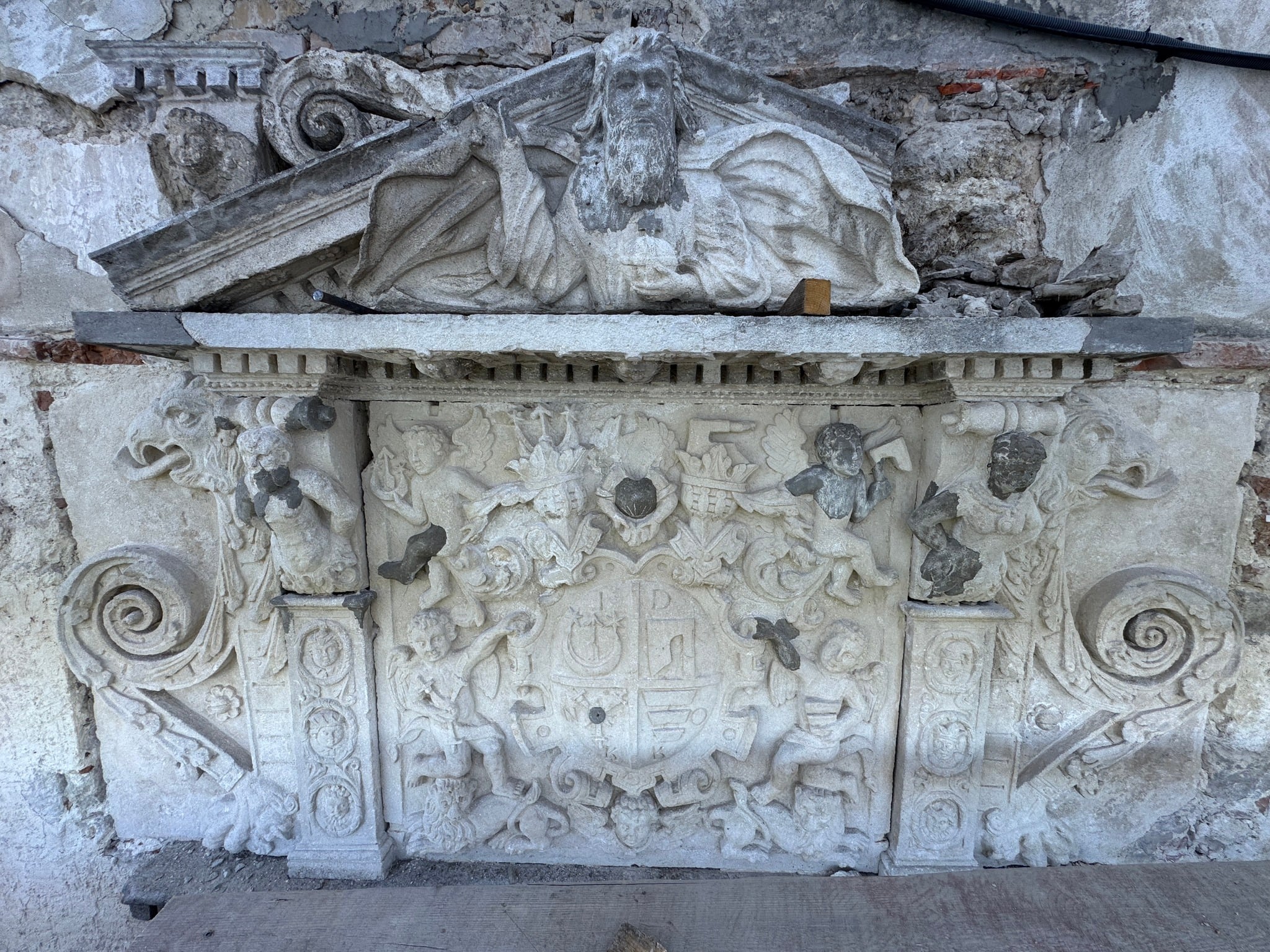 Темні елементи – пізніші неякісні бетонні доповнення