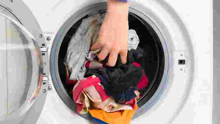 Позначка «7 кг» там не просто так: скільки речей насправді можна класти в пральну машину