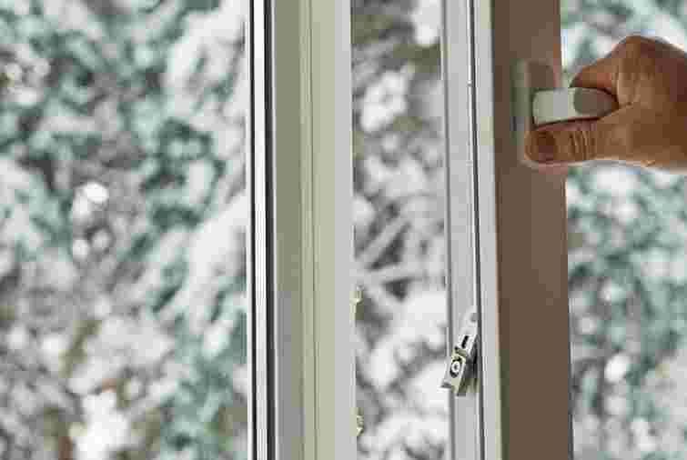 Це не фікція: що таке зимовий режим пластикових вікон і як його правильно налаштувати