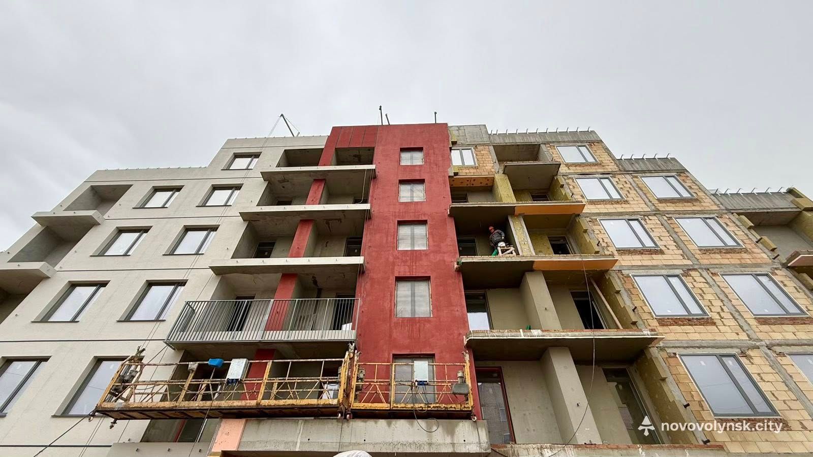 У Нововолинську триває будівництво багатоквартирних будинків для переселенців (фото міськради)