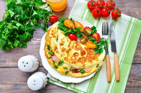 Швидкий сніданок із запеченої тортильї з яйцем. Рецепт дня