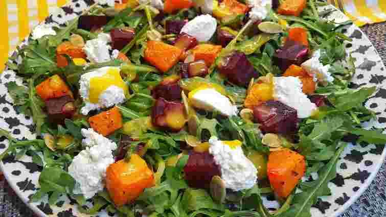 Салат із запеченого батату, буряка та бурати. Рецепт дня