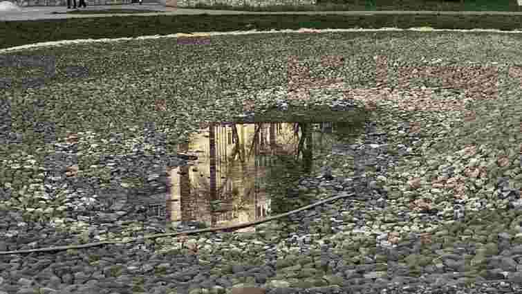 У Львові озеро на вул. Панча почали наповнювати водою