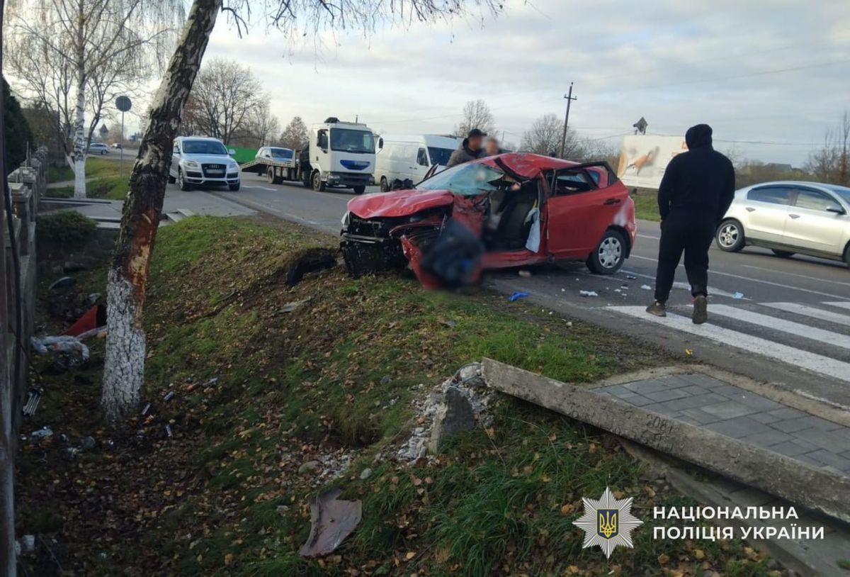 На Закарпатті водійка збила школяра на пішохідному переході, обоє в критичному стані