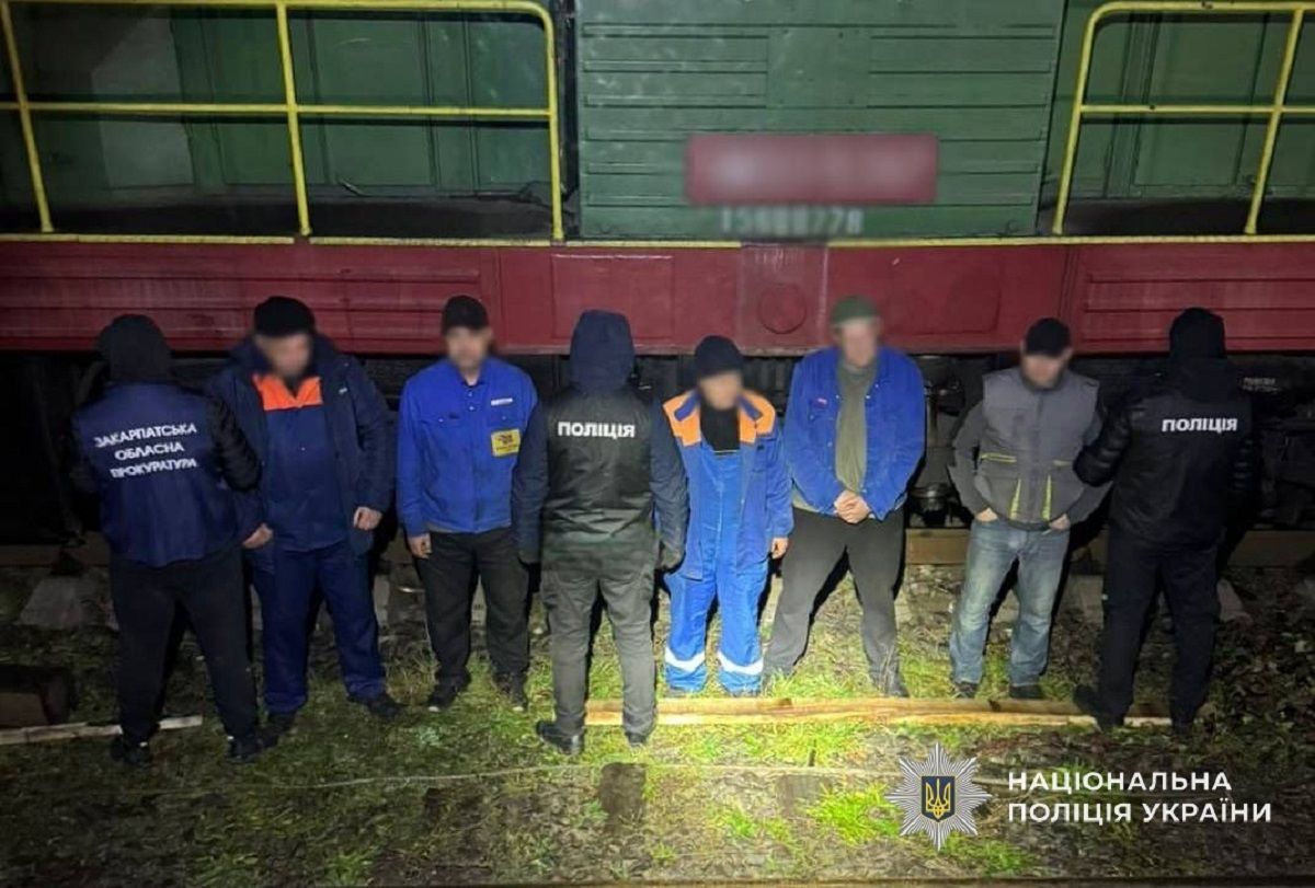 Працівники львівської філії «Укрзалізниці» систематично зливали пальне з локомотивів
