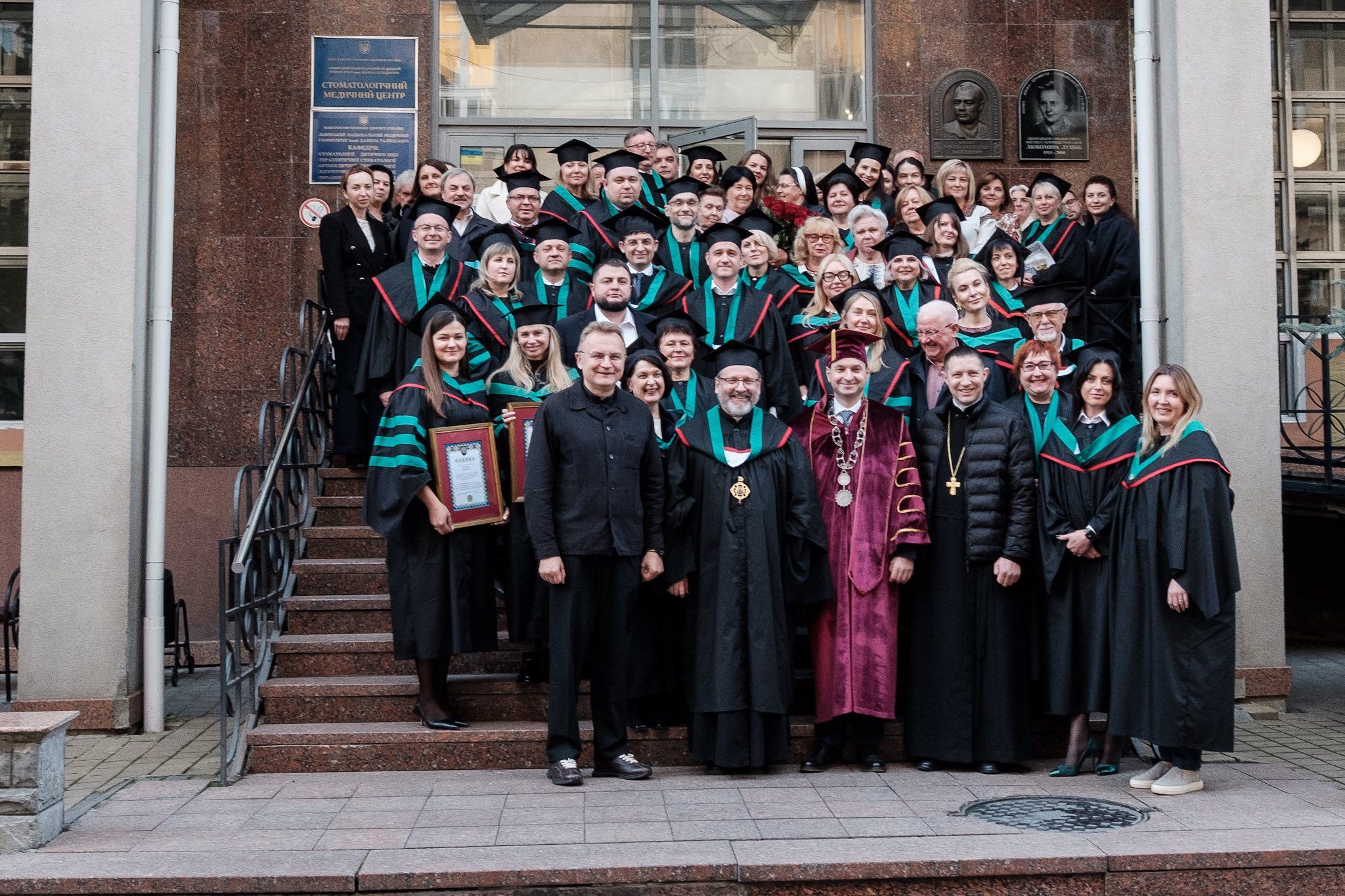 Викладачів та керівництво університету привітали міський голова та очільник області (фото ЛОВА)