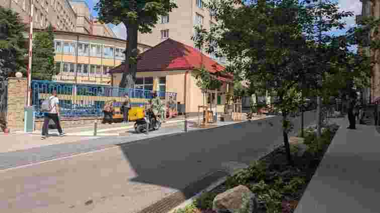 На двох вулицях біля військового госпіталю тимчасово закриють проїзд через ремонт