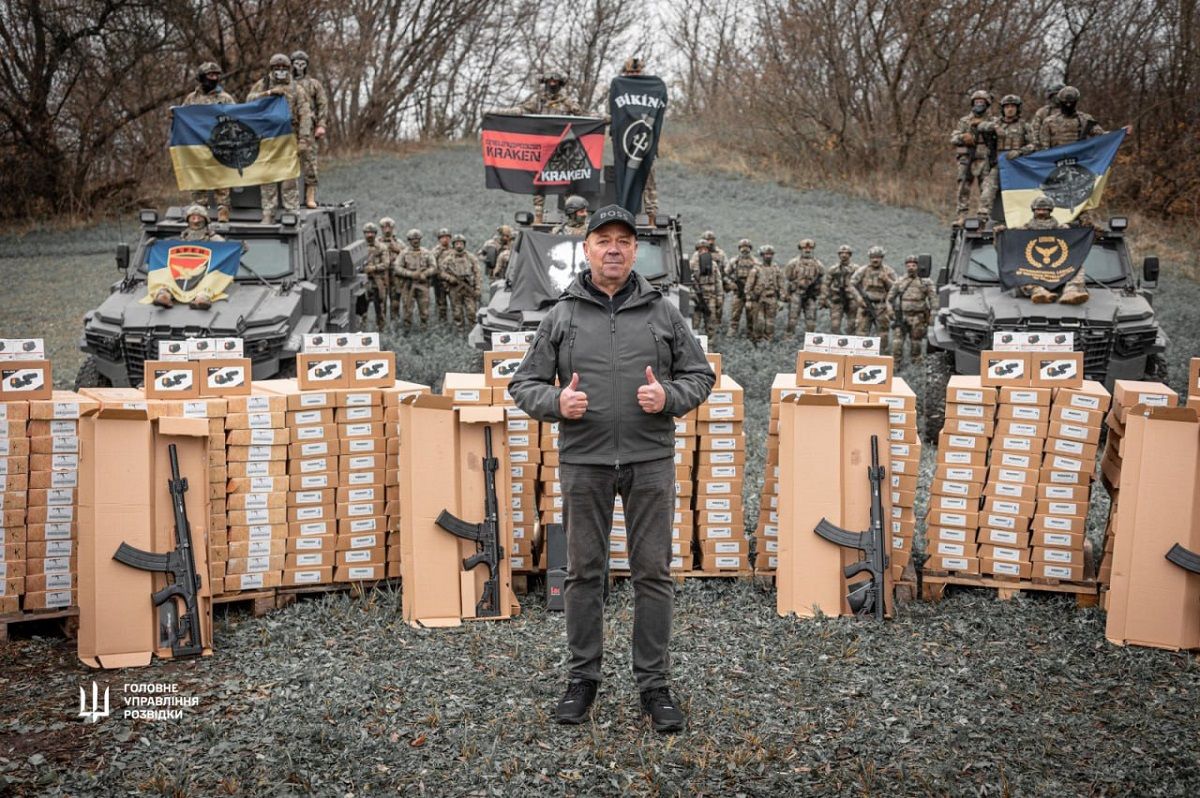 Анонімний благодійник з Нідерландів передав спецпризначенцям ГУР понад 700 рушниць 