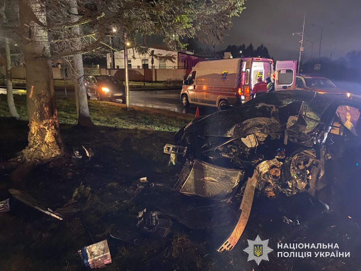 У Львові внаслідок зіткнення з деревом загинув 24-річний водій автомобіля Honda  