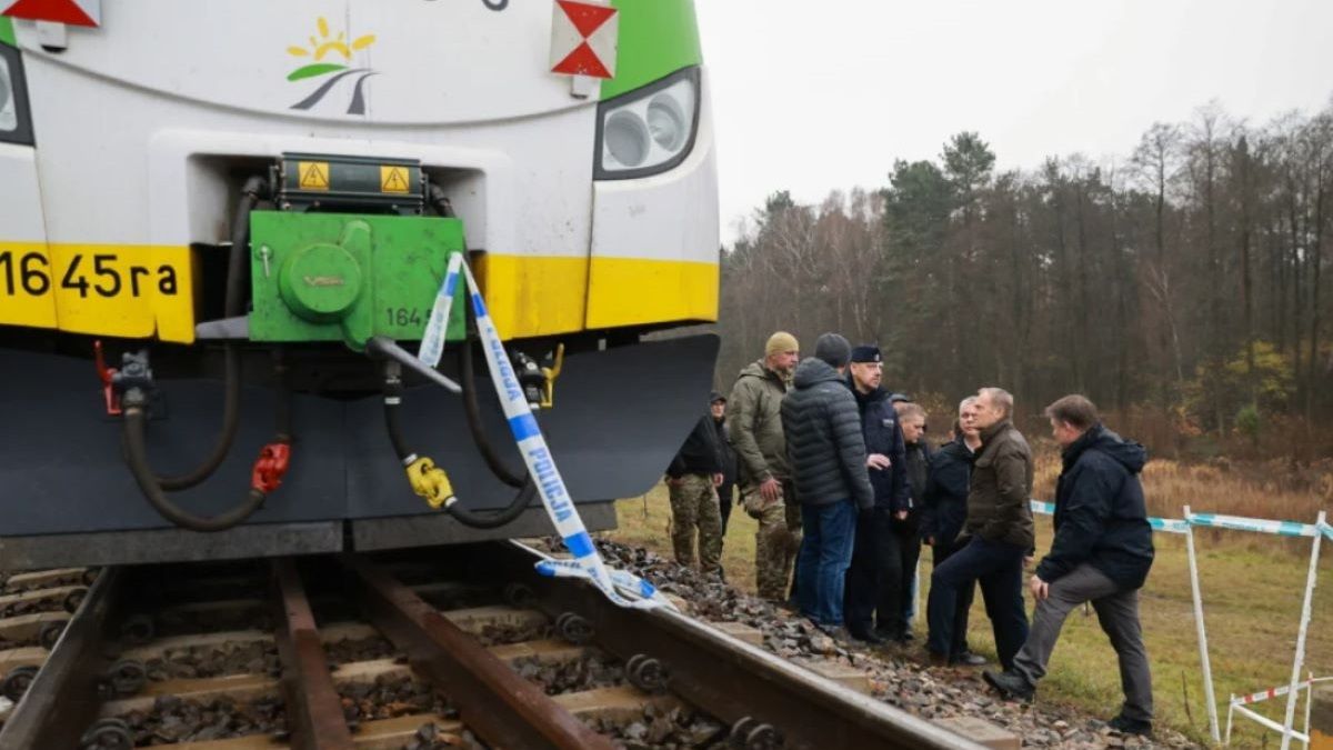 У Польщі підірвали колію на ділянці залізниці, якою перевозять допомогу для України