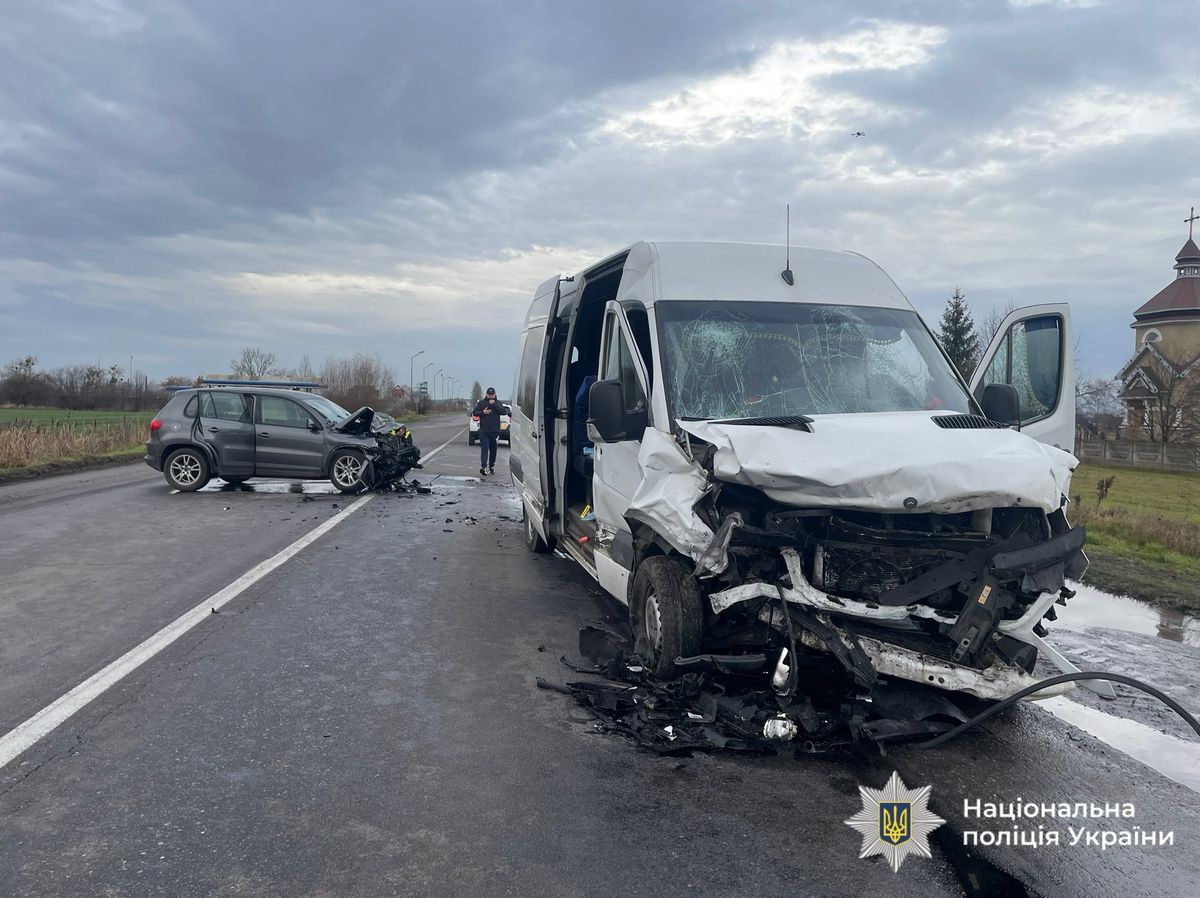 Біля Галича розбився рейсовий мікроавтобус, одна загибла і вісім травмованих