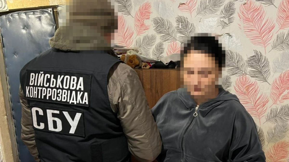 На Сумщині затримали зрадницю, яка забезпечувала зв’язок для російських дронів та ракет