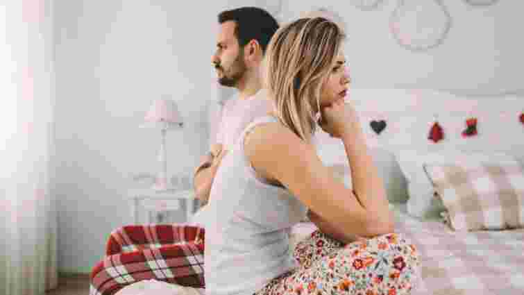 Чому нас тягне до тих, хто нас ігнорує: психологиня пояснює механізм прив’язаності