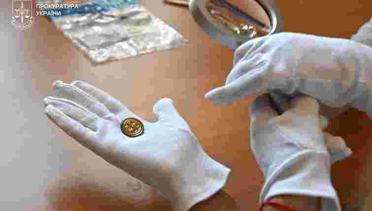 Мешканця Львівщини судитимуть за спробу продати знайдену брошку V століття