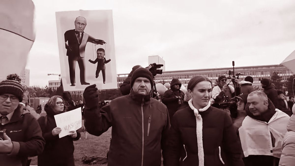Молодь не любить Фіцо і його антиукраїнську риторику