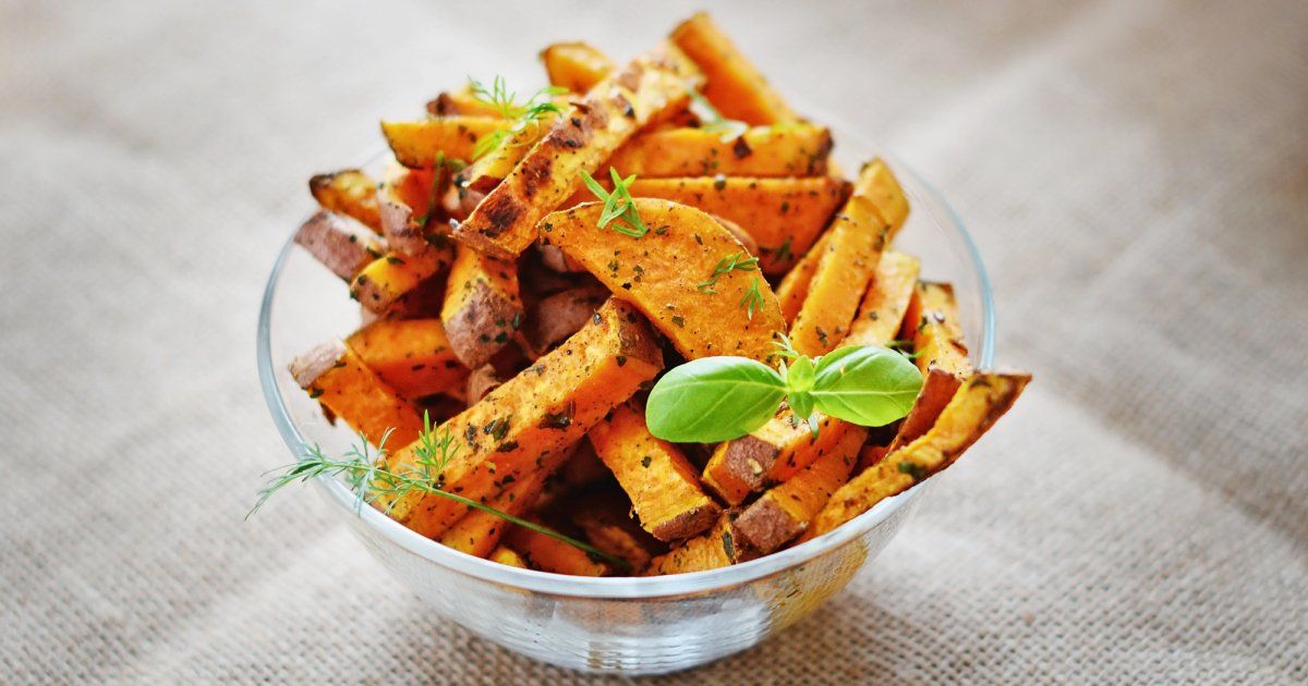 Запечений батат з травами - чудовий гарнір на обід чи вечерю
