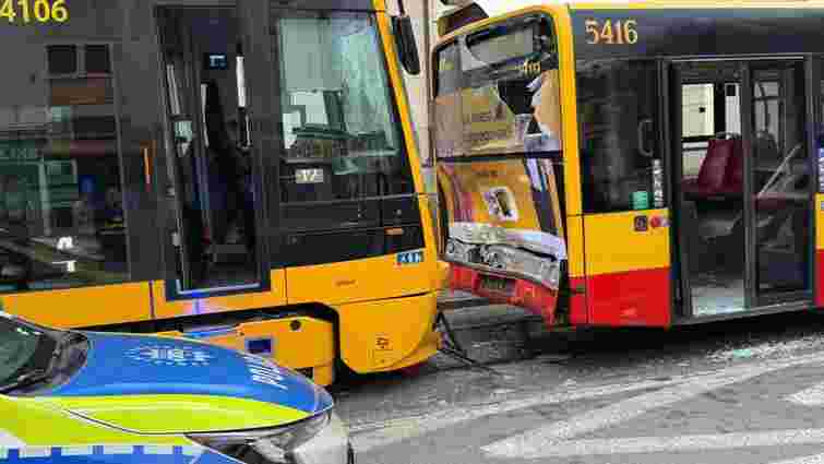 У центрі Варшави зіткнулися два трамваї та автобус, 16 людей постраждали