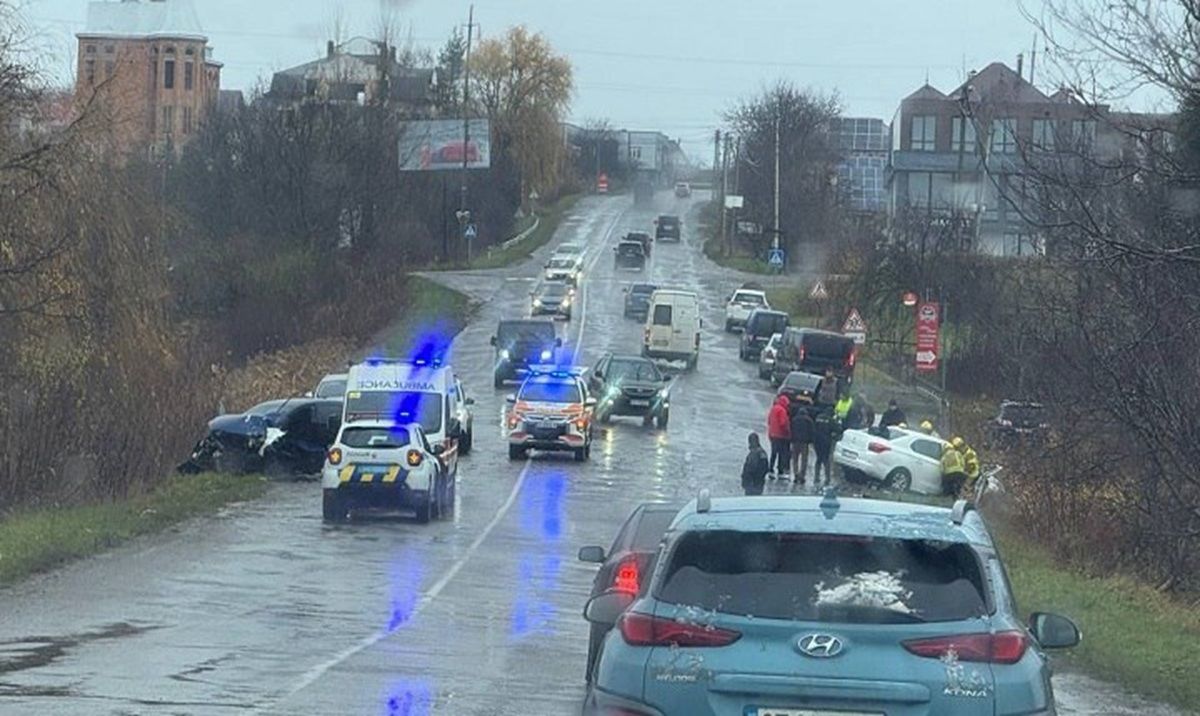 Біля Чернівців у смертельній аварії загинув водій легкового автомобіля