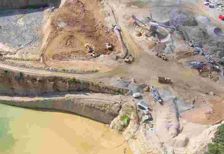 Китай відкрив найбільше за 75 років родовище золота у світі