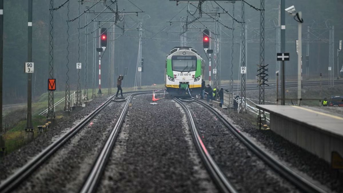 Теракт на залізниці у Польщі здійснили двоє українців 
