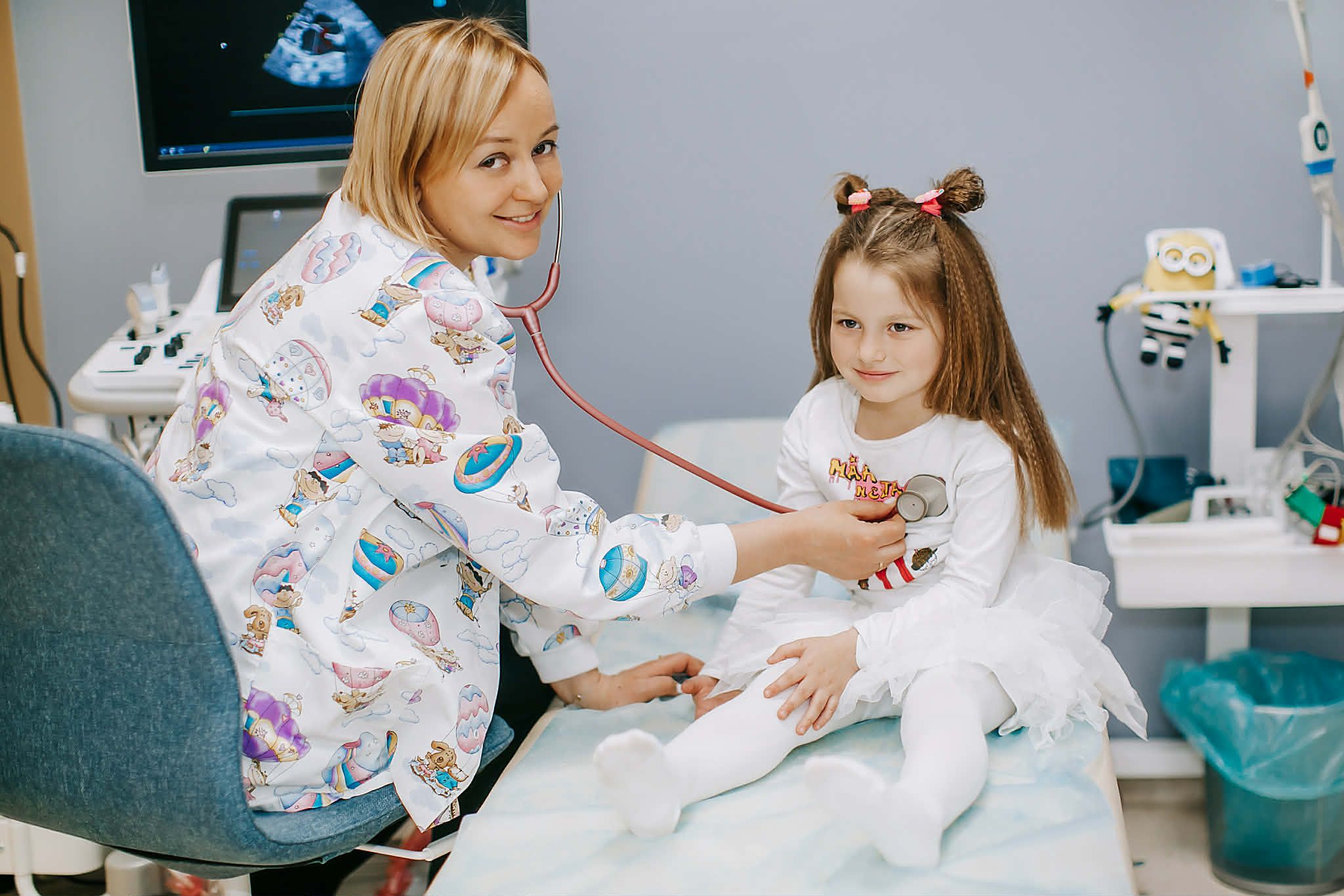 Педіатриня Андріана Мальська веде прийом маленьких пацієнтів