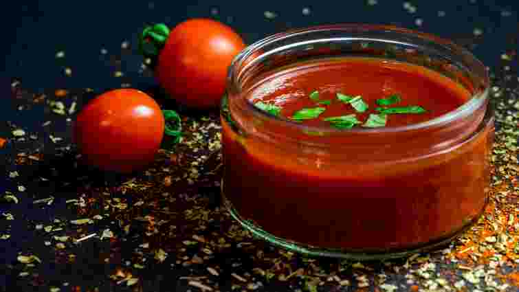 Вам треба цей лайфхак: як зберігати томатну пасту в холодильнику, щоб вона не зацвіла