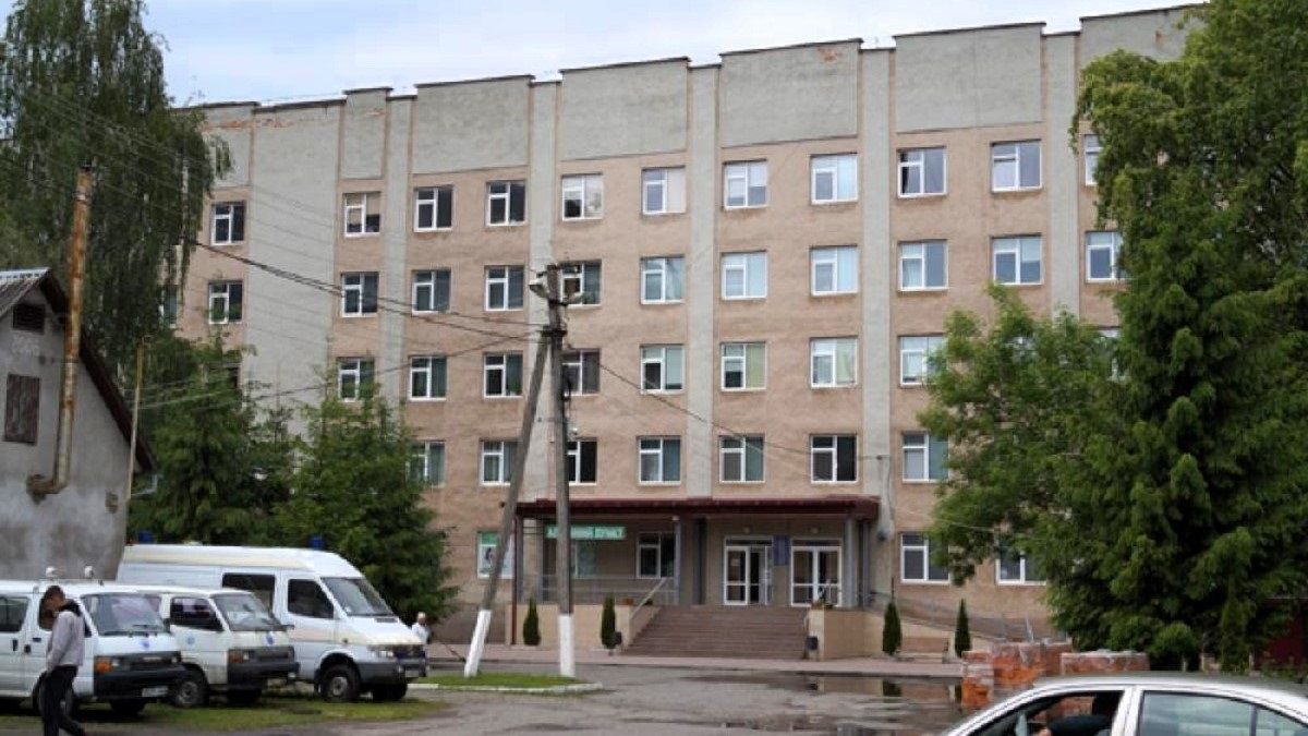 На Закарпатті оштрафували головного травматолога лікарні, який за хабарі робив інвалідність