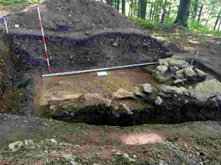 Археологи засумнівалися, чи справді кам’яний п’єдестал в Ілові був язичницьким капищем